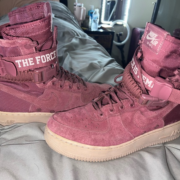 “The force is female” Air Force 1 - Picture 2 of 6